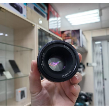 Nikon 50mm f/1.8D AF Nikkor id28998-1